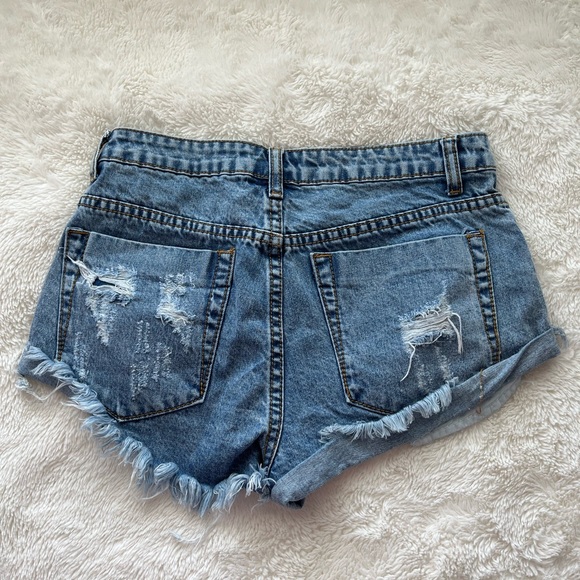 Signature eight Jean shorts with rips - Size Small - Picture 3 of 3